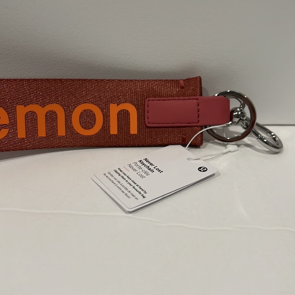 NWT Lululemon Never Lost Keychain (Brier Rose/Orange Frappe) - Picture 2 of 3